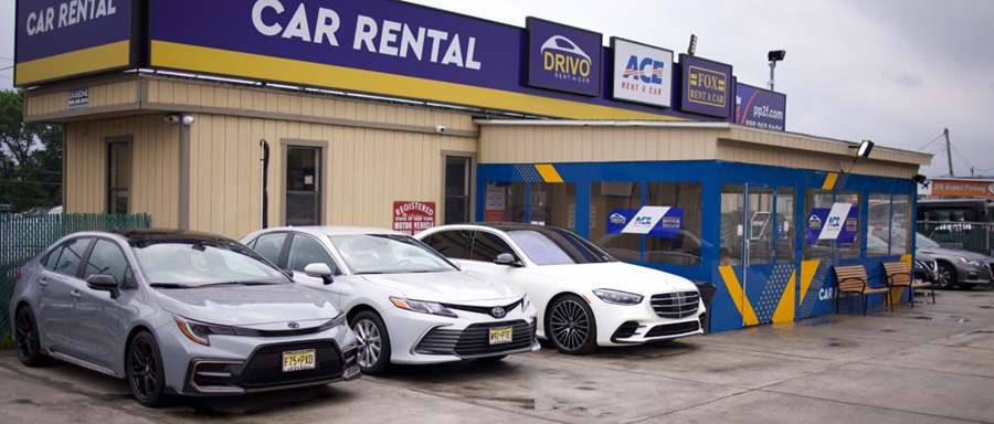 View of the garage and Drivo hours sign