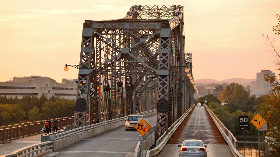 View of the Brooklyn Bridge through the windshield of a car